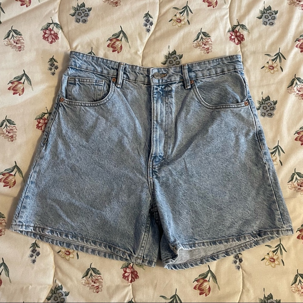 Zara Mom Fit Light Wash Denim Shorts